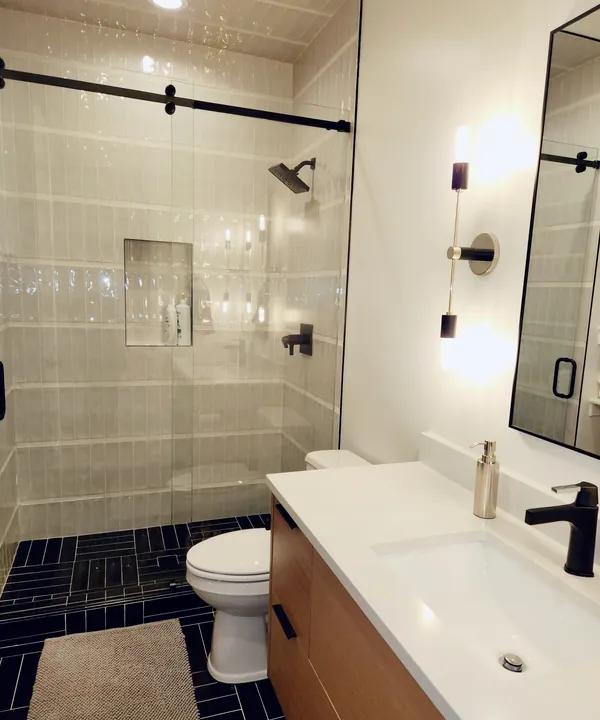 A bright, tidy bathroom