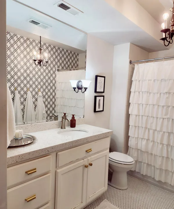 A fresh bathroom, ready for the day
